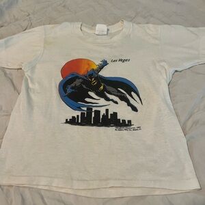 Boys vintage BatmanTshirt med fits small due to being vintage